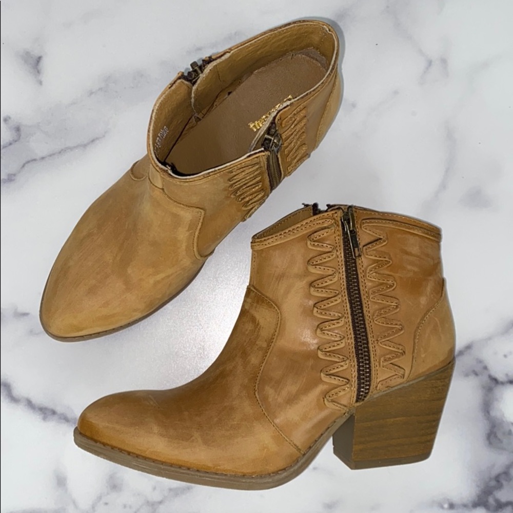 COWBOY BOOTIES tan leather Coolway size 8